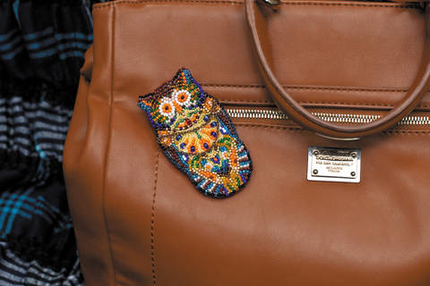 фото: украшение, вышитое бисером, Сова на сумке