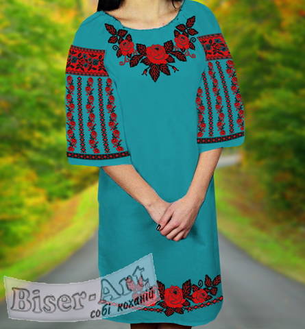 фото: вышитое бисером женское платье, ткань изумрудный габардин