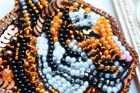 фото: украшение, вышитое бисером на велюре, Бенгальский тигр