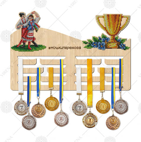 фото2: деревянная медальница, украшенная вышивкой бисером или нитками