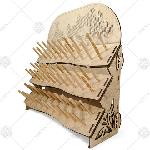 фото2: деревянная подставка для катушек, украшенная вышивкой бисером или нитками