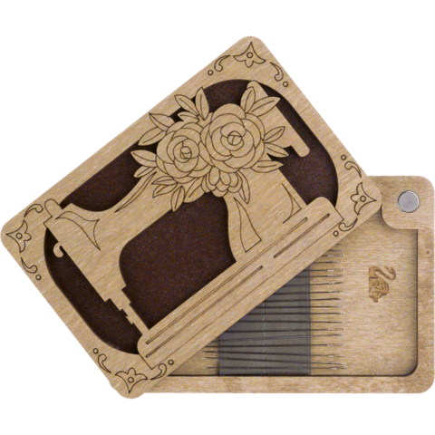 фото: деревянная шкатулка-игольница для рукоделия с иглами