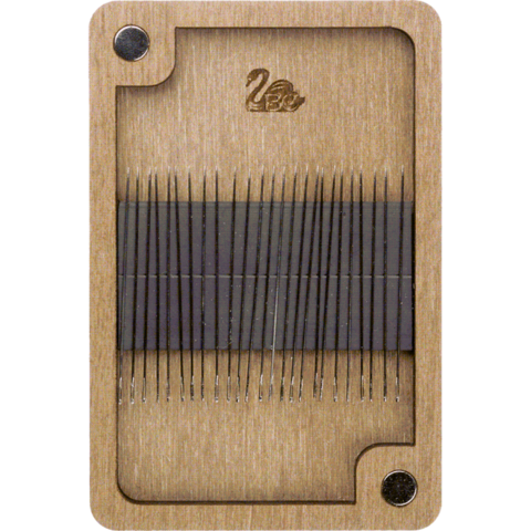 фото: деревянная шкатулка-игольница для рукоделия, вид изнутри
