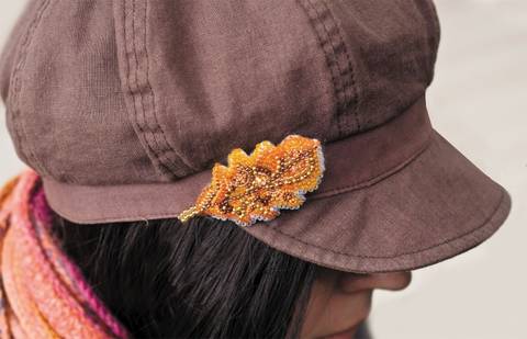 фото: вышитое украшение Дубовый листочек на головном уборе