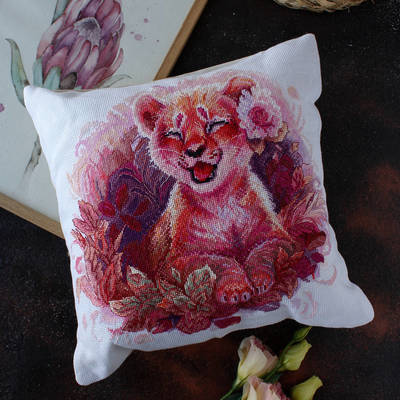 фото: подушка для вышивки крестом, Маленькая львица