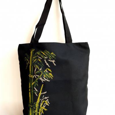 фото: сшитая сумка для вышивки бисером или нитками Бамбук
