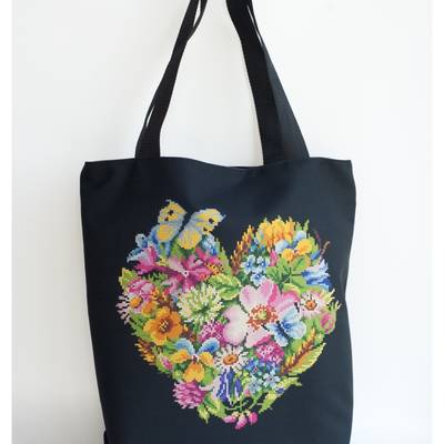 фото: сшитая сумка для вышивки бисером или нитками Цветочное сердце