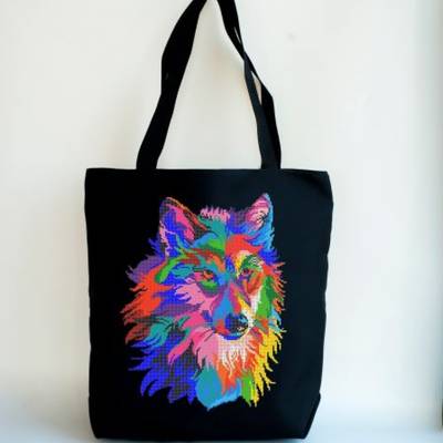 фото: сшитая сумка для вышивки бисером или нитками Радужный волк
