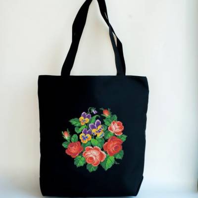 фото: сшитая сумка для вышивки бисером или нитками Красные розы