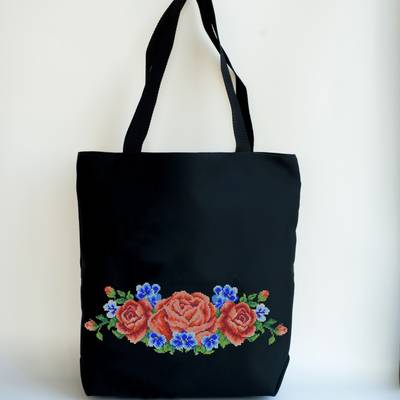 фото: сшитая сумка для вышивки бисером или нитками Нежная роза