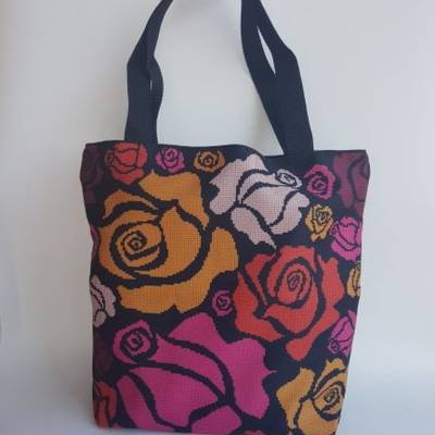 фото: сшитая сумка для вышивки бисером или нитками Красочные розы