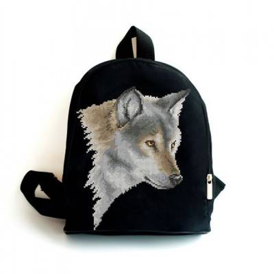 фото: сшитый рюкзак для вышивки бисером или нитками Волк