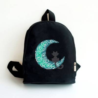 фото: сшитый рюкзак для вышивки бисером или нитками Лунный кот