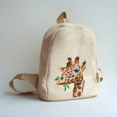 фото: сшитый рюкзак для вышивки бисером или нитками Жираф