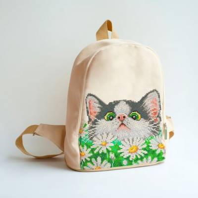фото: сшитый рюкзак для вышивки бисером или нитками Котик в ромашках