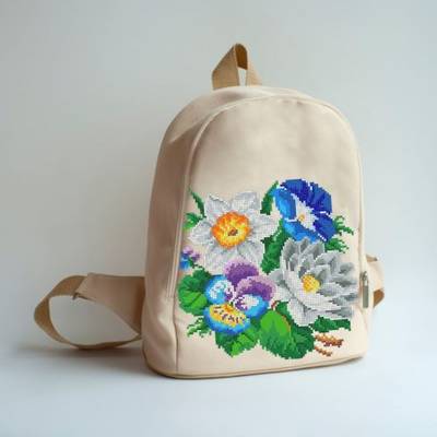 фото: сшитый рюкзак для вышивки бисером или нитками Нежный букет