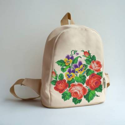 фото: сшитый рюкзак для вышивки бисером или нитками Красные розы