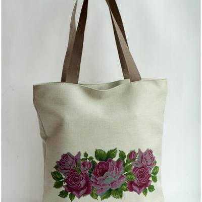 фото: сшитая сумка для вышивки бисером или нитками Розы