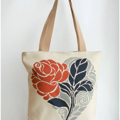 фото: сшитая сумка для вышивки бисером или нитками Сердце и роза
