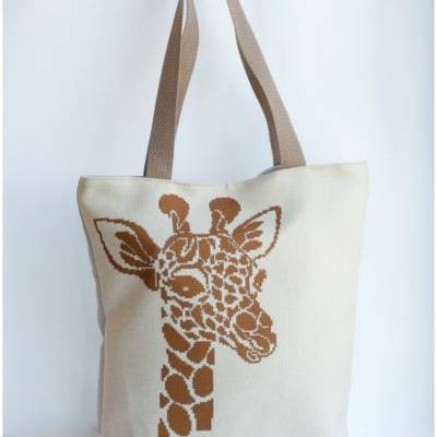 фото: сшитая сумка для вышивки бисером или нитками Жираф