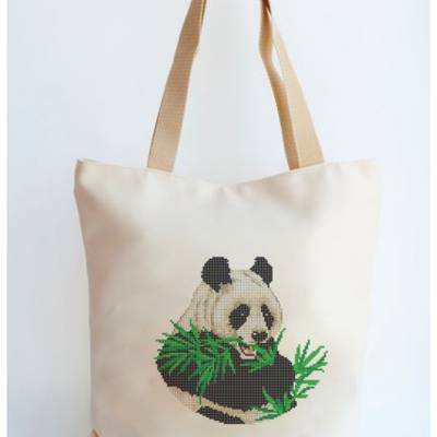 фото: сшитая сумка для вышивки бисером или нитками Панда с листиками