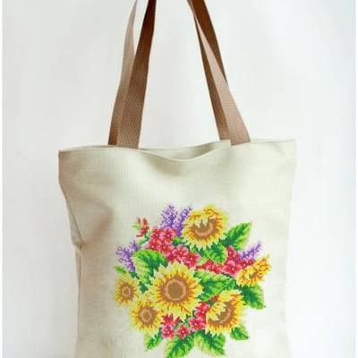 фото: сшитая сумка для вышивки бисером или нитками Подсолнух с красными цветочками