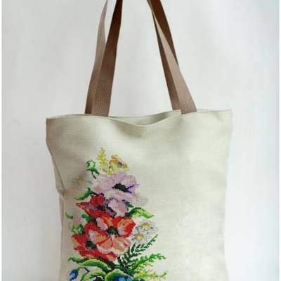 фото: сшитая сумка для вышивки бисером или нитками Яркий полевой букет