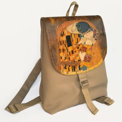 фото: рюкзак для вышивки бисером Поцелуй (по мотивам Г. Климта)