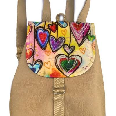 фото: рюкзак для вышивки бисером Праздник сердец