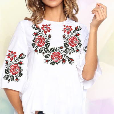 фото: белая блуза (заготовка) с вышивкой черно-красный цветочный узор и розы
