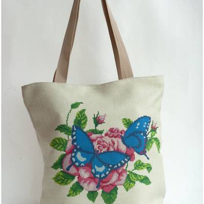 фото: сшитая сумка для вышивки бисером или нитками Роза и бабочка