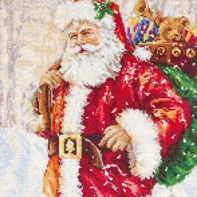 фото: вышитый гобелен Дед Мороз