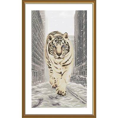фото: картина, вышитая нитками на канве с фоновым изображением, Снежный тигр