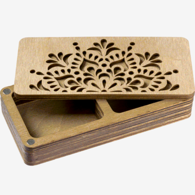 фото: деревянная шкатулка для рукоделия