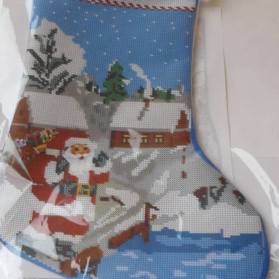 фото: новогодний сапожок для вышивки бисером Санта Клаус в зимней деревушке