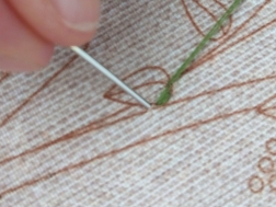 Фото процесса вышивки нитками гладьевого шва 
