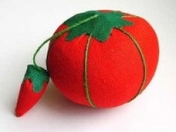 фото: игольница с точилкой для игл, помидор с клубникой