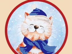 фото: игрушка для вышивки бисером елочного украшения, улыбающийся котенок в синем шарфике