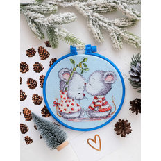 фото: картина для вышивки крестиком на декоративных пяльцах Влюбленные мышата