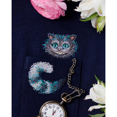 фото: вышивка крестиком на одежде Чеширский кот
