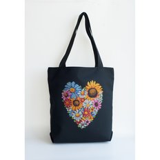 фото: сшитая сумка для вышивки бисером или нитками Цветочное сердце №1