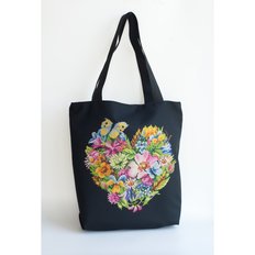 фото: сшитая сумка для вышивки бисером или нитками Цветочное сердце