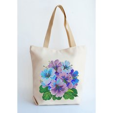 фото: сшитая сумка для вышивки бисером или нитками Синие цветы