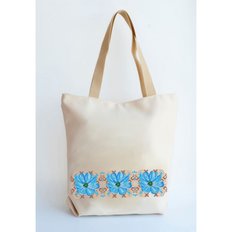 фото: сшитая сумка для вышивки бисером или нитками Голубые анемоны