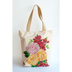 фото: сшитая сумка для вышивки бисером или нитками Медовые розы