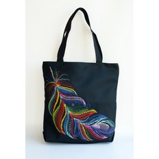 фото: сшитая сумка для вышивки бисером или нитками Перо