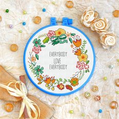 фото: картина для вышивки крестиком на декоративных пяльцах, Любовь фото: картина для вышивки крестиком на декоративных пяльцах, Любовь