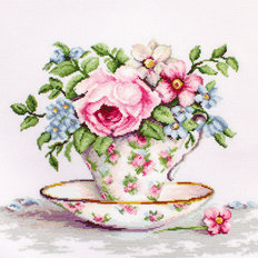 фото: картина, вышитая крестиком, Цветы в чайной чашке