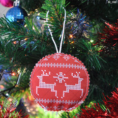 фото: сшитая ёлочная игрушка с вышивкой бисером