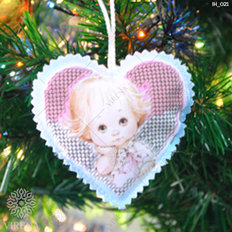 фото: сшитая ёлочная игрушка с вышивкой бисером